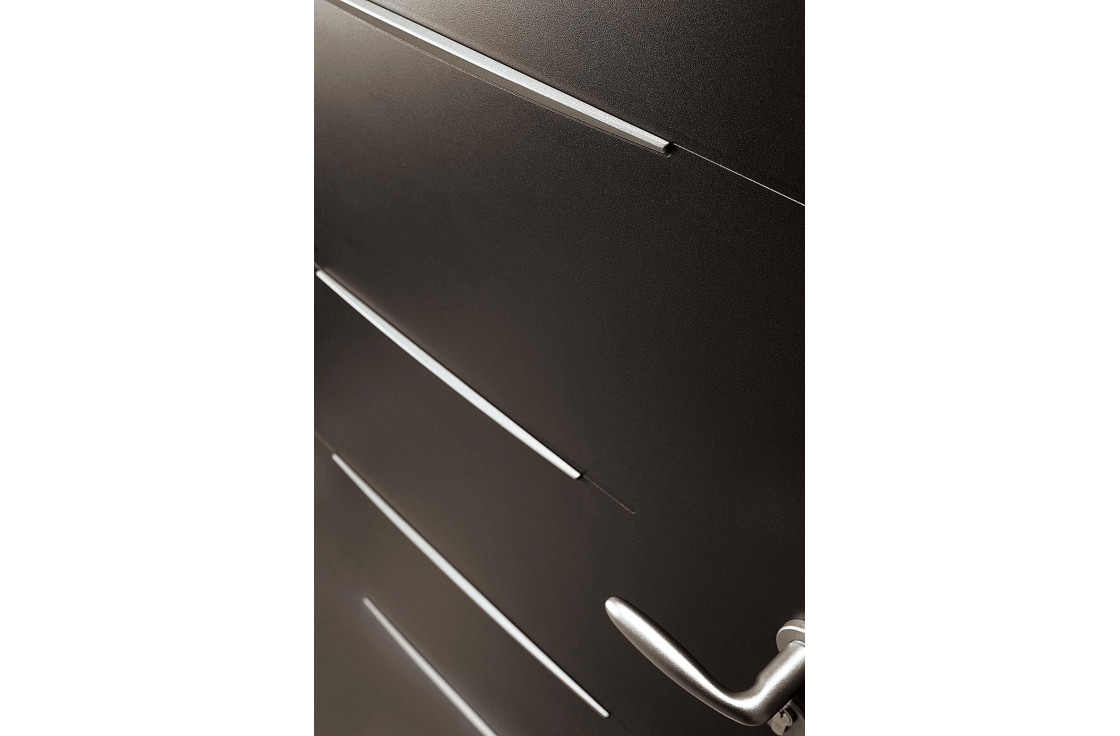 Porte d'entrée alu pleine avec 5 inserts décoratifs