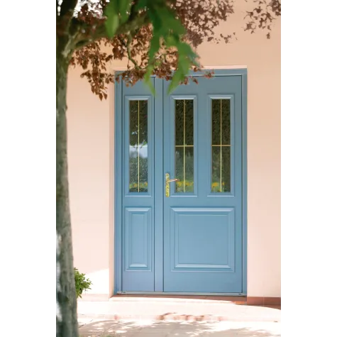 Porte d'entrée aluminium vitrée avec croisillons