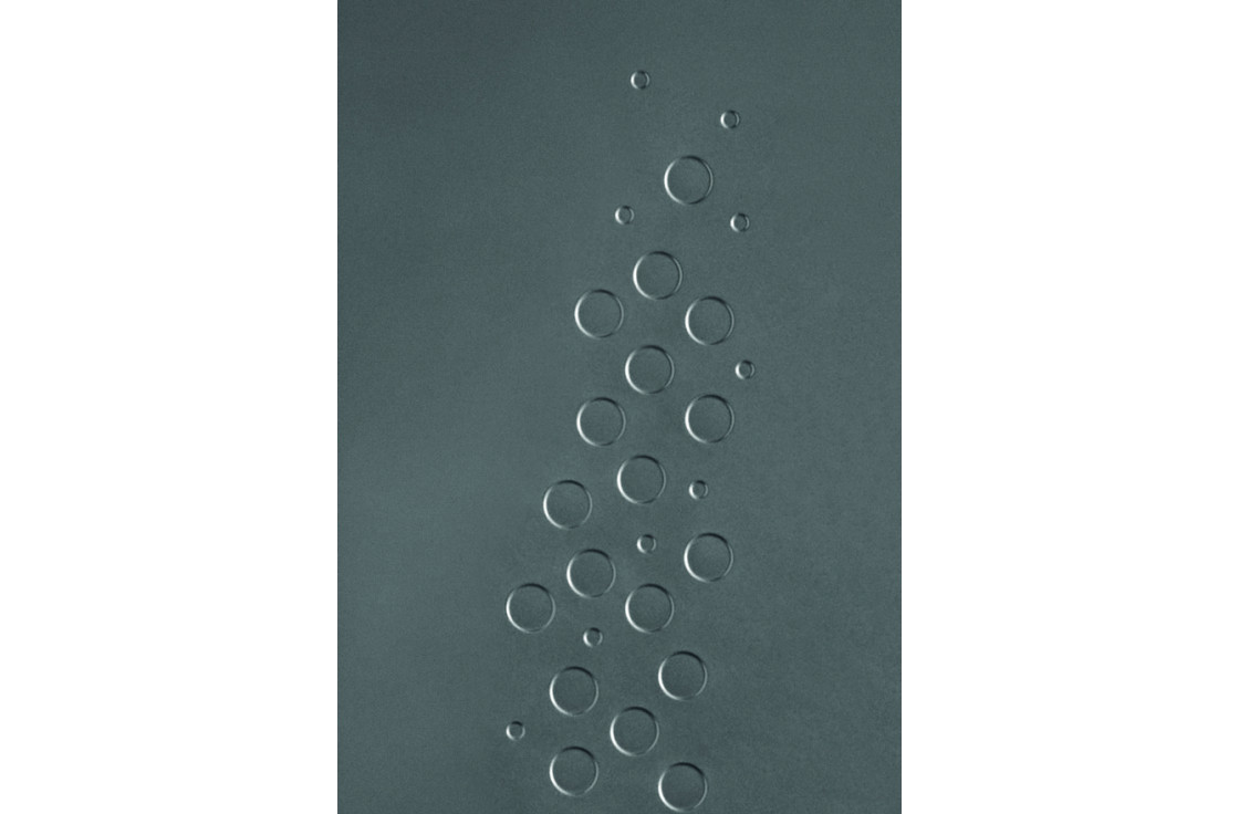 Porte vitrée et motifs bulle