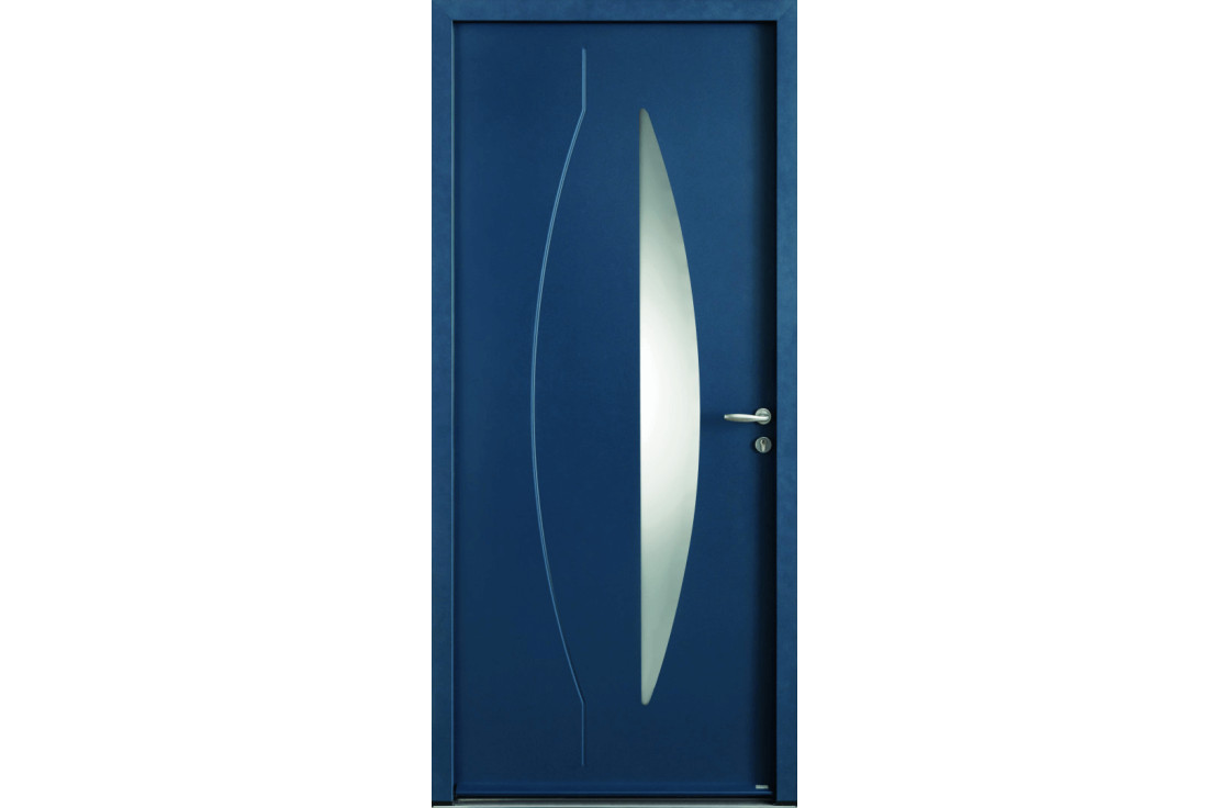 Porte vitrée et ligne verticale allongée