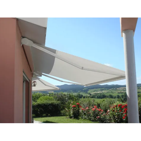 Store banne faible encombrement
