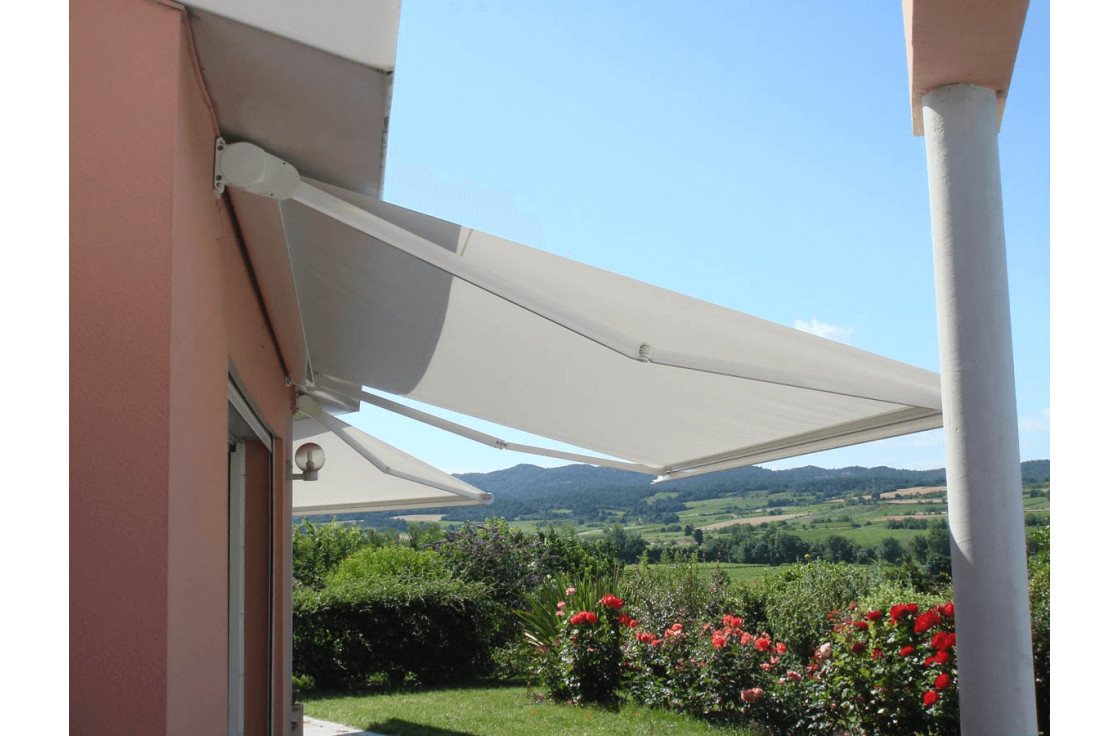 Store banne motorisé faible encombrement