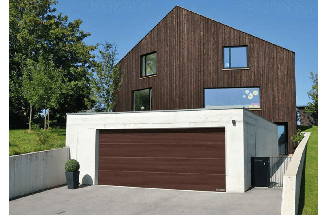 Porte de garage sectionnelle finition ton bois
