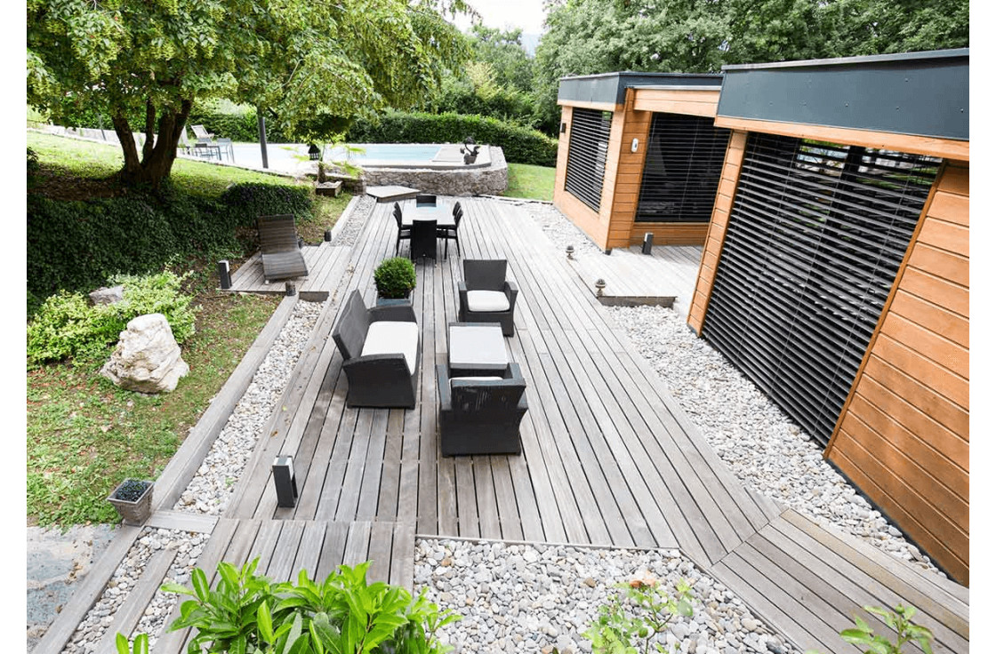 Baie vitrée aluminium avec brise-soleil