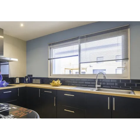 Fenêtre aluminium blanche