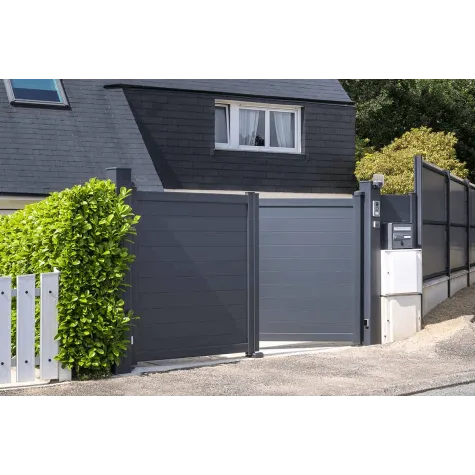 Portail aluminium battant plein