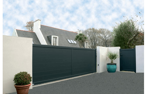 Portail aluminium battant plein