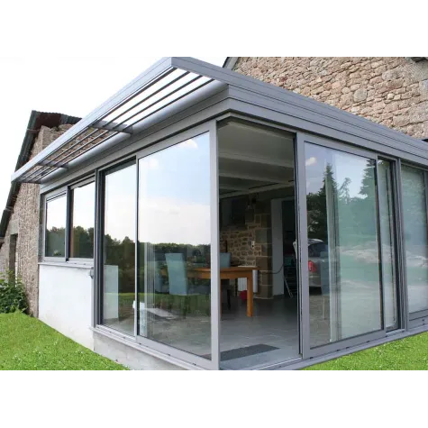 Véranda toiture plate avec brise-soleil