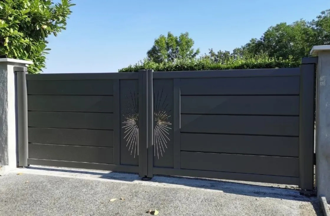 Portail battant avec décor découpe laser