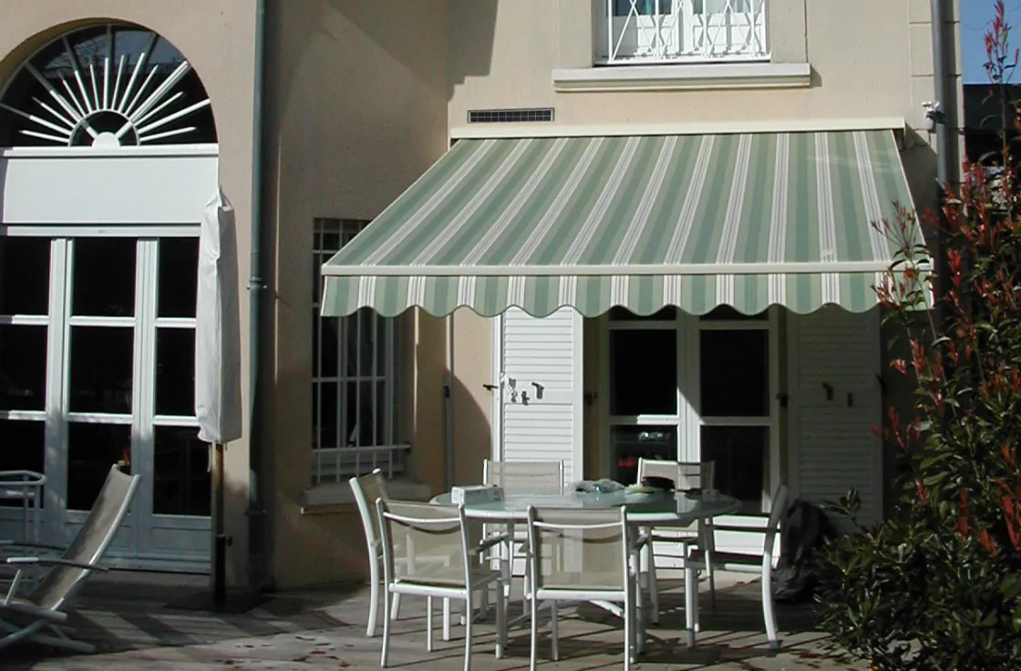 Stores bannes solaires monoblocs - JADE & LOGGIA