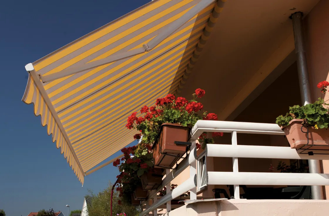 Stores bannes solaires monoblocs - JADE & LOGGIA