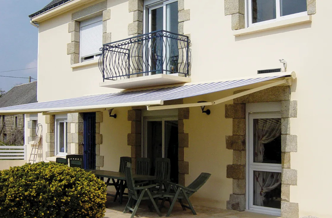 Stores bannes solaires monoblocs - JADE & LOGGIA