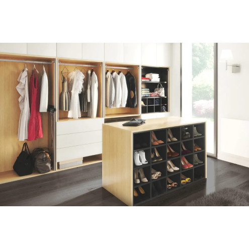 Dressing sur mesure blanc, bois et noir avec îlot