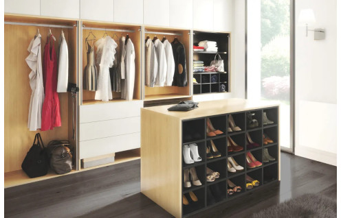 Dressing avec îlot sur mesure – Design & organisation | Caséo