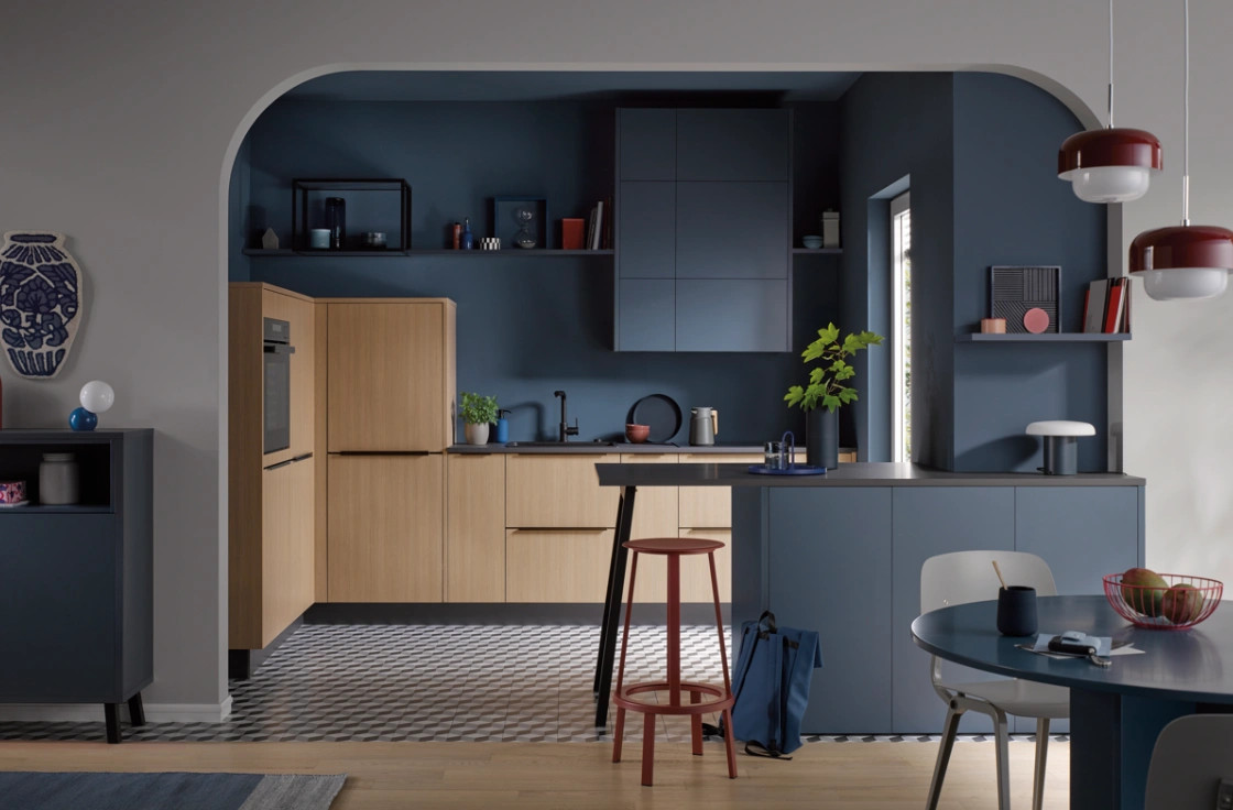 Cuisine équipée bleu et bois sur mesure | Vilnius