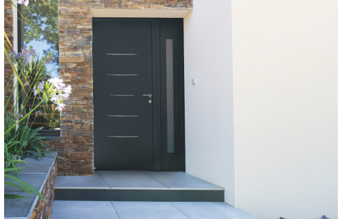 Porte d'entrée aluminium avec inserts décoratifs
