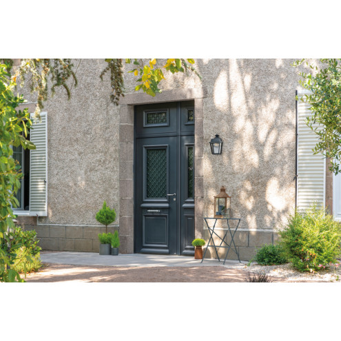 Porte d'entrée aluminium vitrée avec grille décorative
