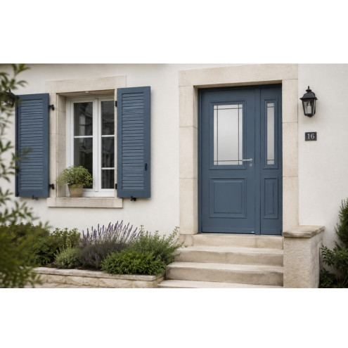 Porte d’entrée aluminium vitrée avec croisillons et moulures