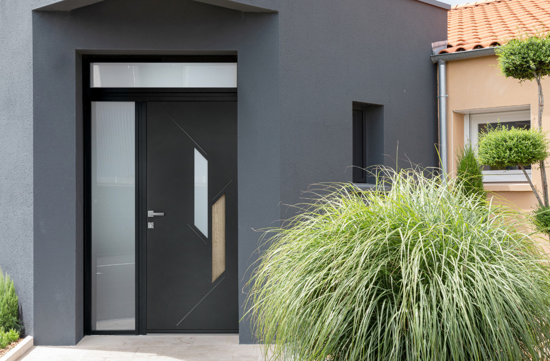 Porte d'entrée acier moderne avec vitrage géométrique