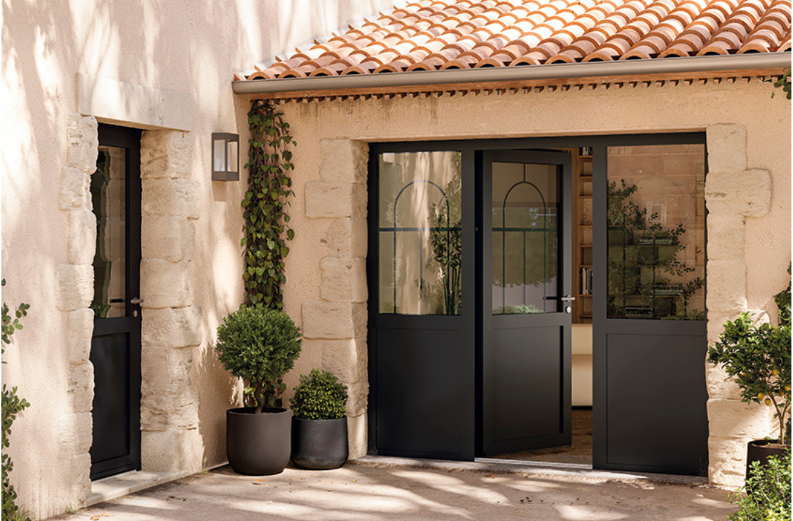 Porte d'entrée aluminium vitrée style atelier