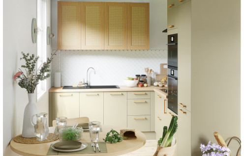 Cuisine équipée Nice sauge et bois avec façades en cannage