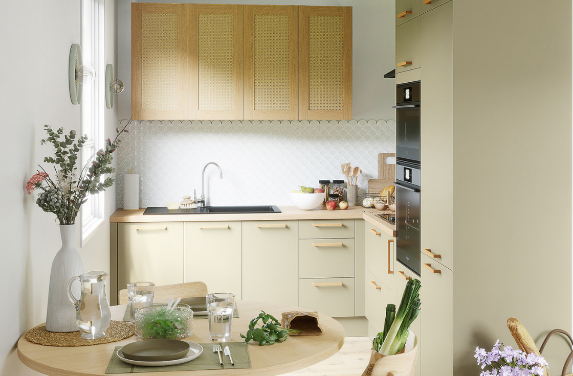 Cuisine équipée Nice sauge et bois avec façades en cannage