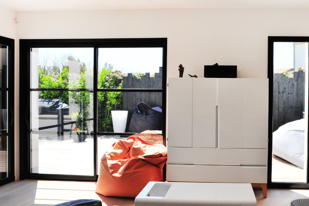 Baie à galandage position fermée