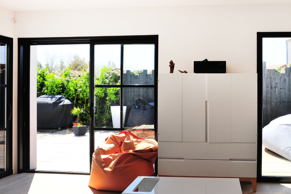 Baie à galandage position semi ouverte