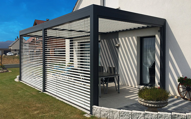 pergola bioclimatique avec brise soleil à lames orientables