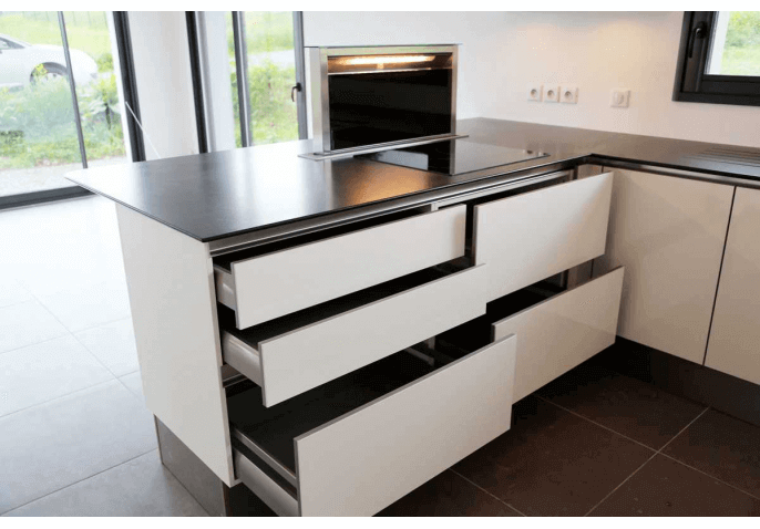 Cuisine sur-mesure grands rangements