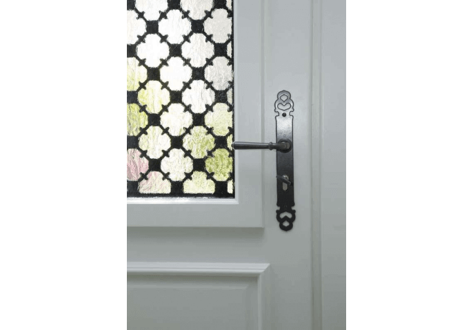 Porte d'entrée bois blanc intérieur au style classique avec vitrage et grille décorative à Macey (10)