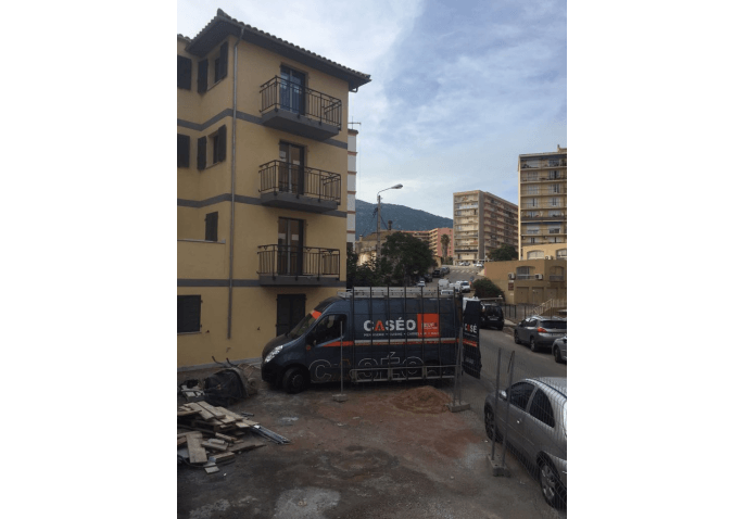 Réalisation pose de gardes-corps noirs à barreaux Ajaccio Centre