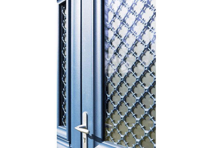 Porte d'entrée aluminium au style traditionnel