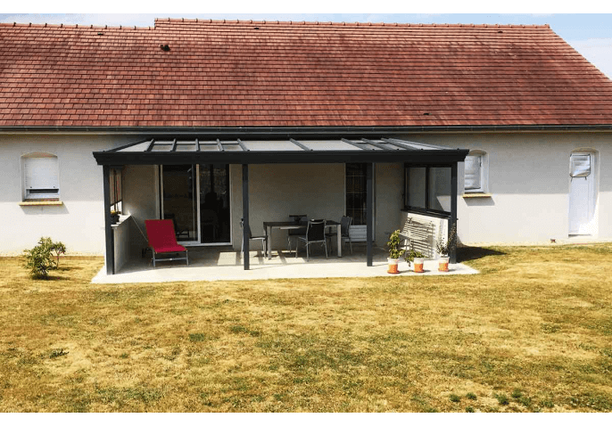 Chantier pergola murale, 4 pieds muraux, stores verticaux