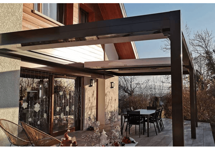 pergola bioclimatique murale, lames orientables et rétractables, store toile blanche