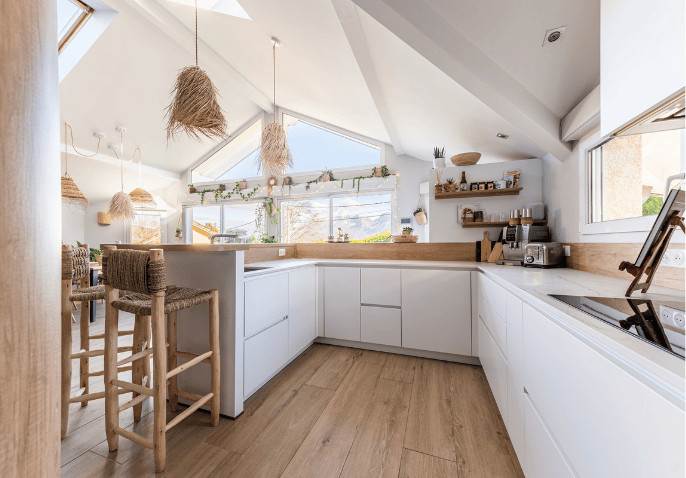 cuisine-en-g-tons-bois-et-blanc