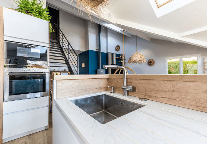 cuisine-en-g-avec-four-et-micro-ondes-integres