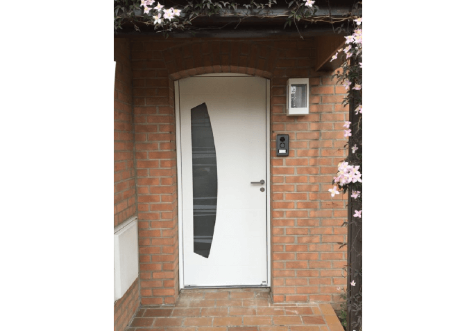 Porte d'entrée PVC blanche vitrée en demi-lune et au style moderne dans le Nord